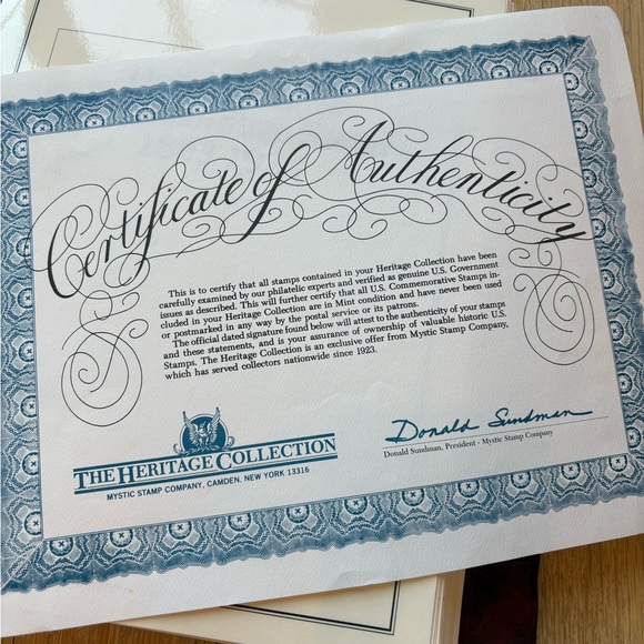 Extensive Stamp Collection includes binders - Picture 7 of 15